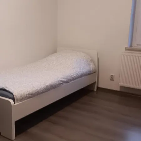 Crew Quartier Serviced 3 Mit Kueche Waschmaschine, Bad, Wifi, Flat Tv Usw Apartment