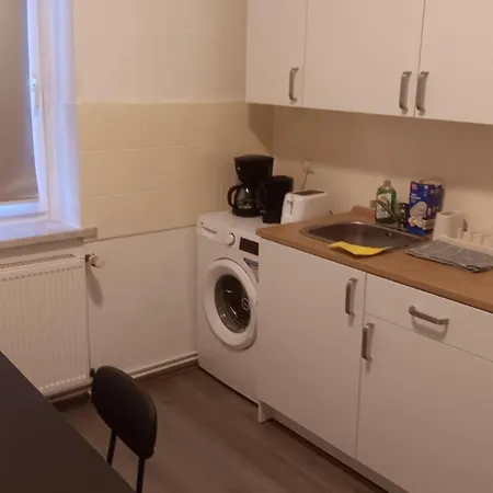 Crew Quartier Serviced 3 Mit Kueche Waschmaschine, Bad, Wifi, Flat Tv Usw Apartment *